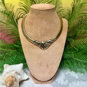 Gold flex collar necklace w/black accent